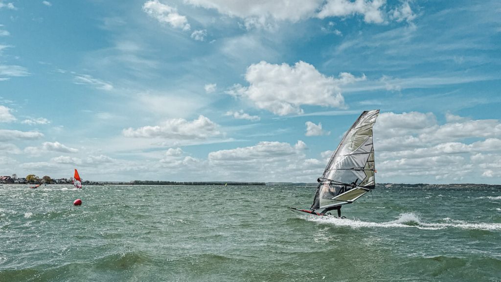 windsurfer plaining