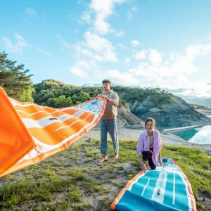 People unboxing Aqua Marina Pure Air Coast