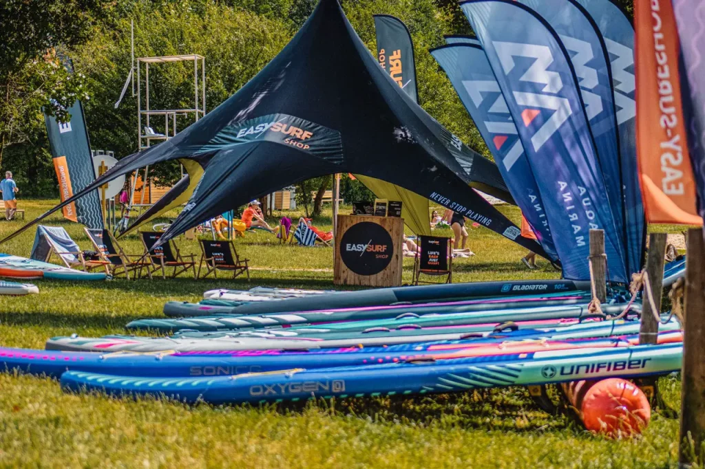 EASY-surfshop star tent with sup boards in front