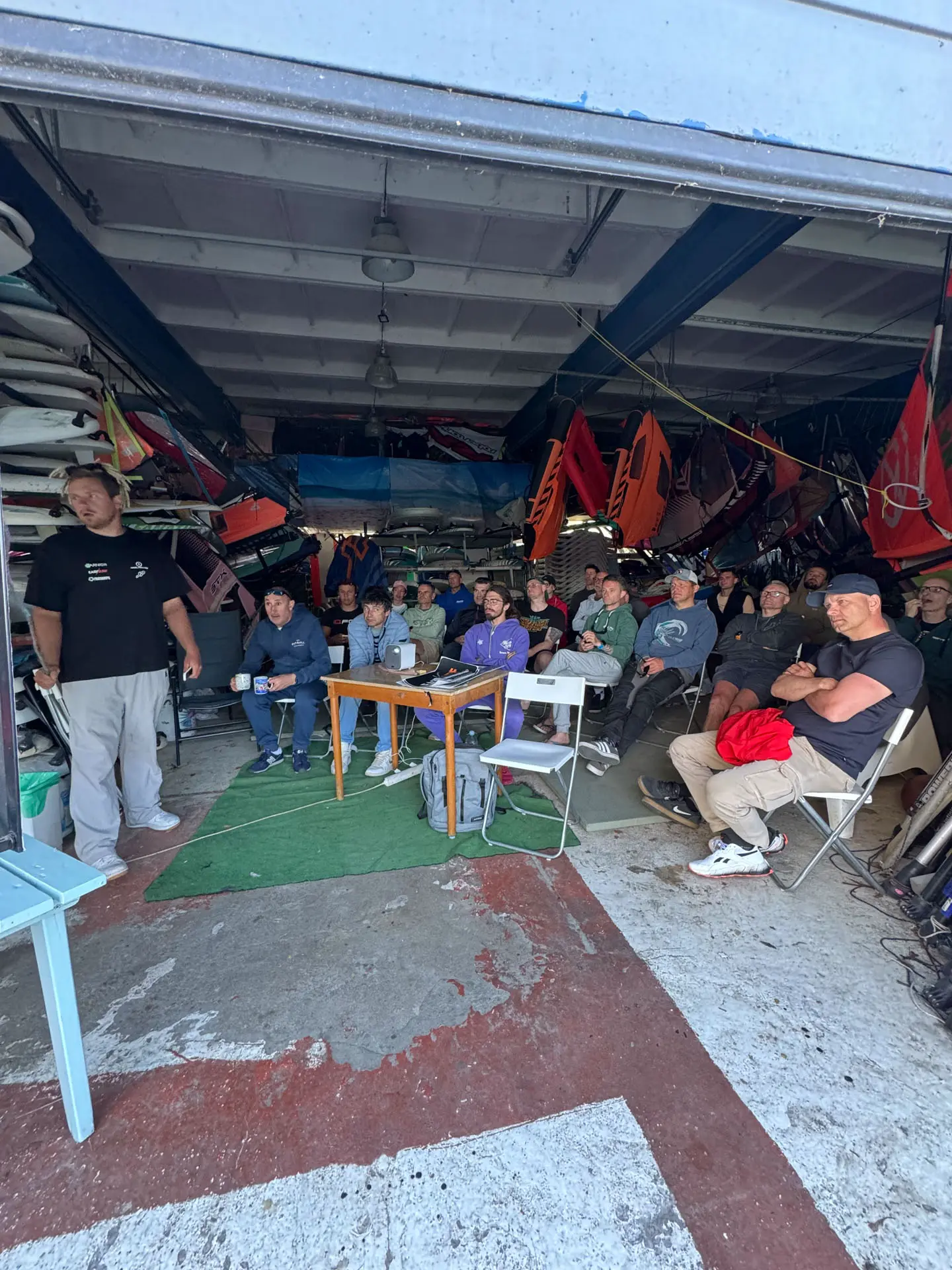 Evening session inside the hangar – race heat analysis with Maciek Rutkowski